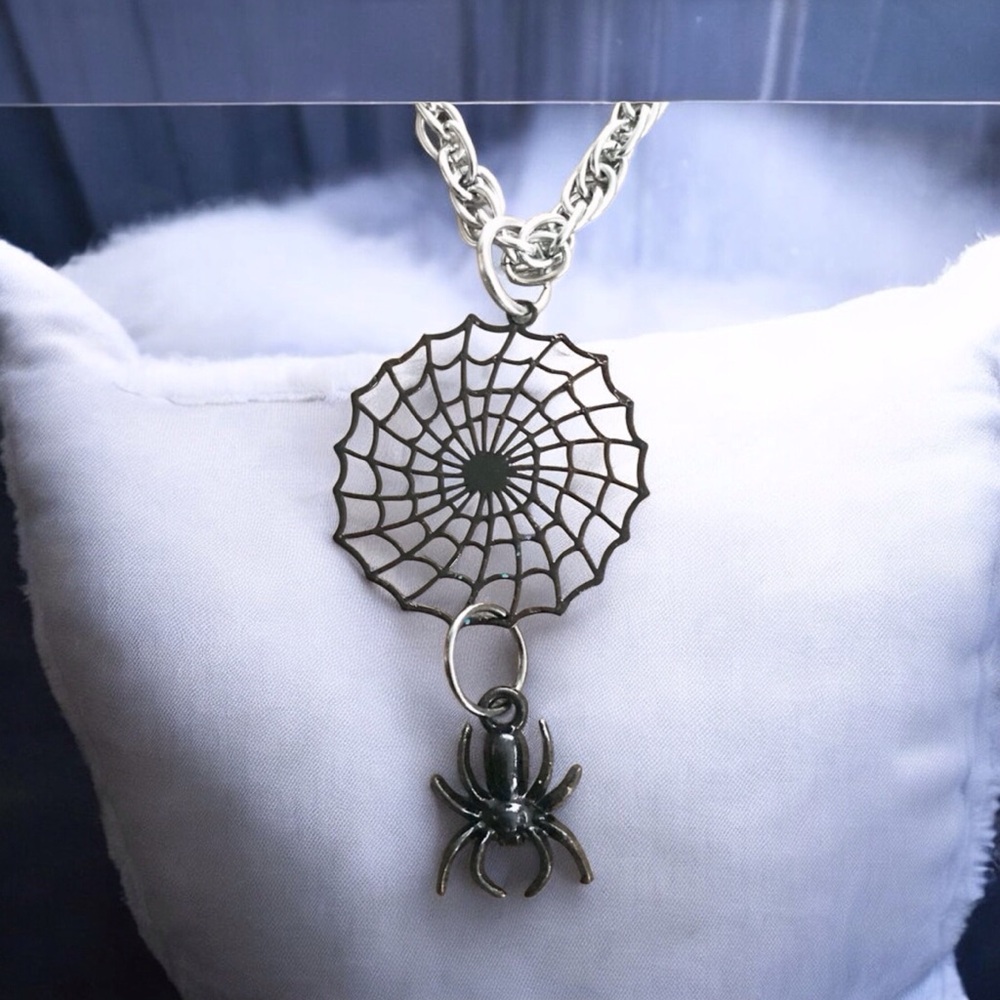 🆕 3D Spider and Web Pendant Necklace Alloy/Stainless Steel